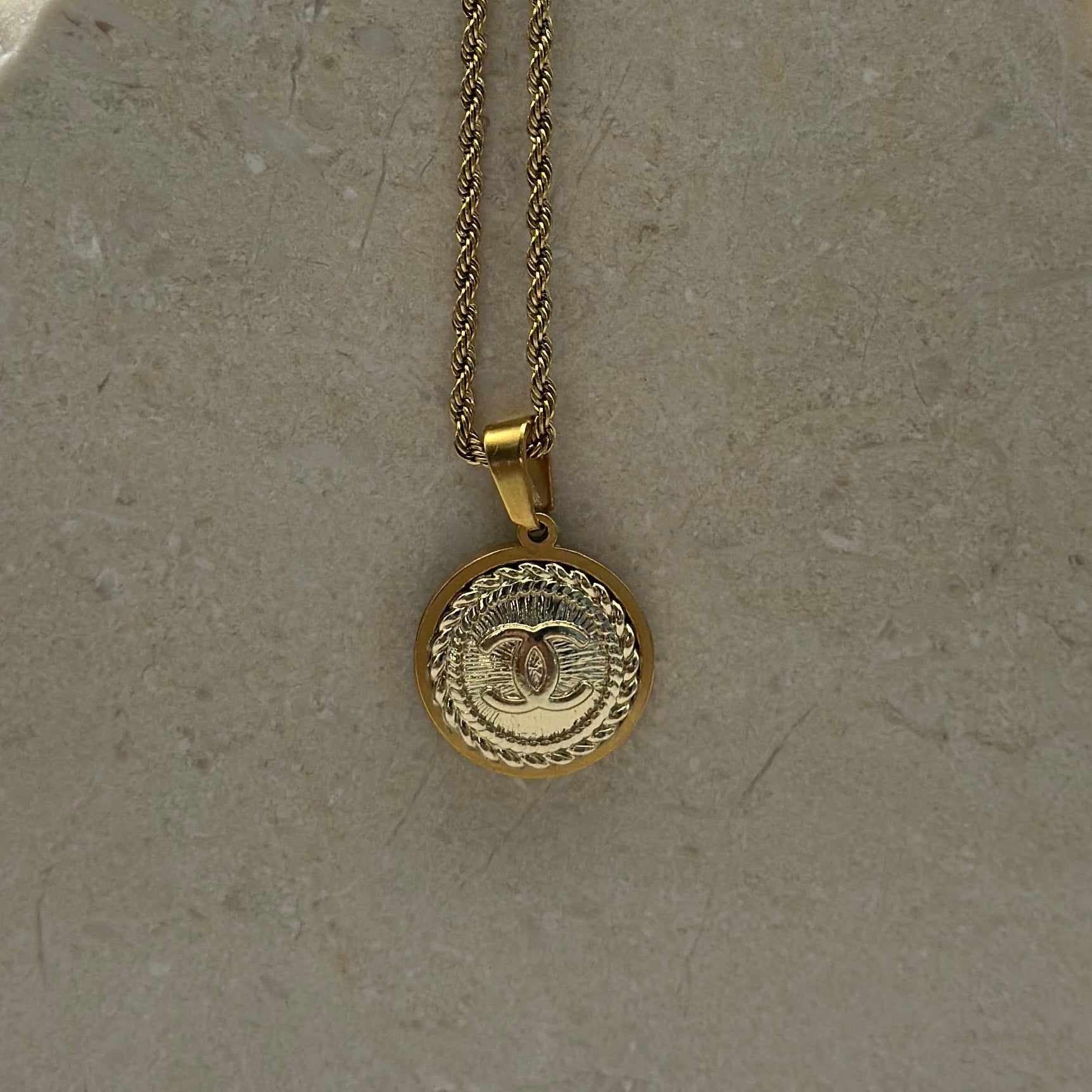 Chanel gold 16 mm